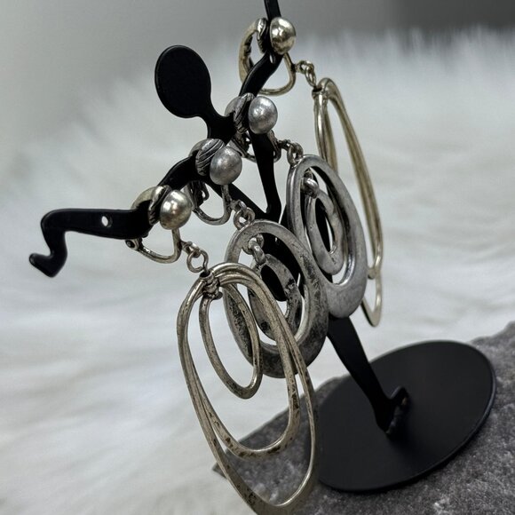 Vintage Pair of Silver Tone Oval Mod Gogo Disco Clip-on Earrings - Picture 2 of 7